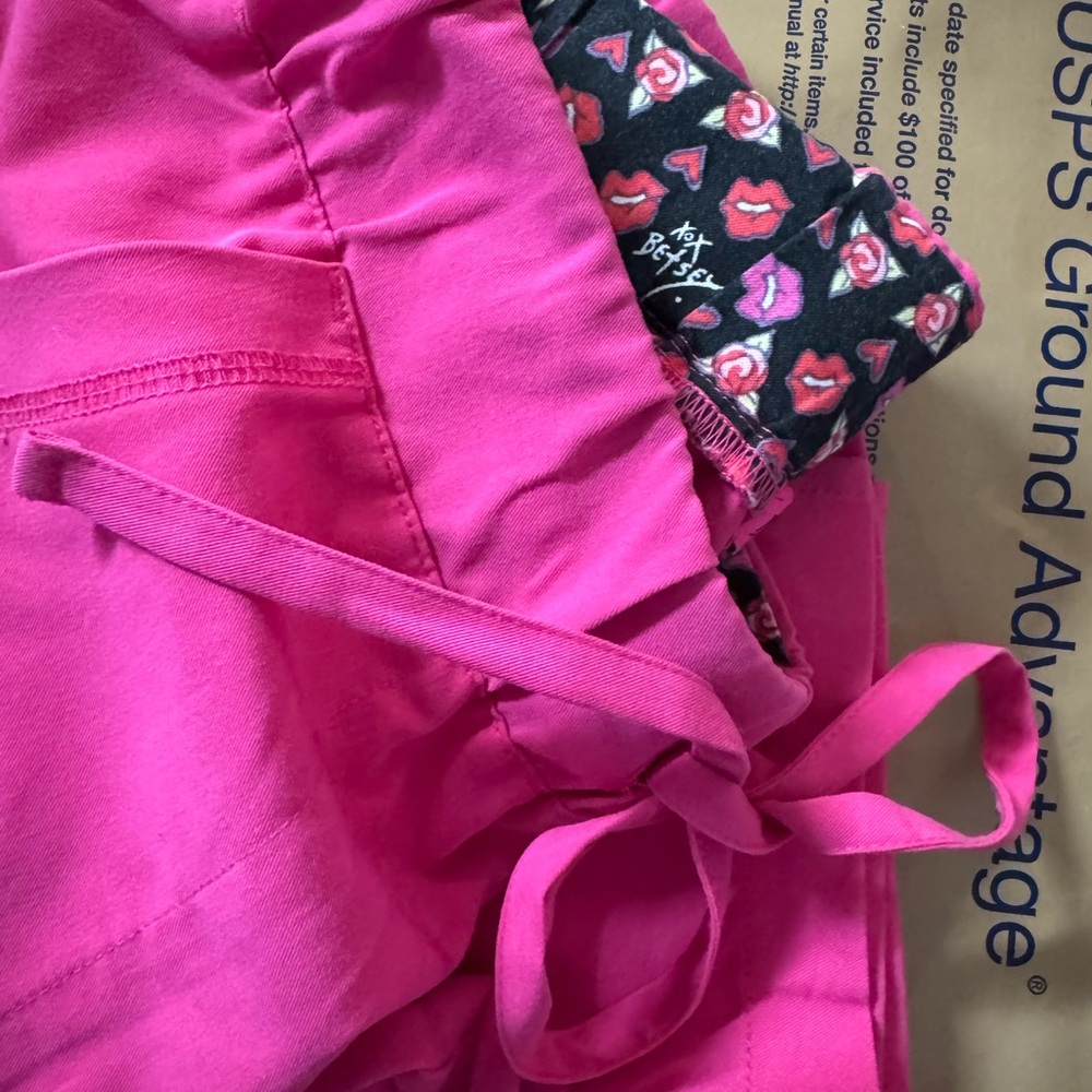 Betsey Johnson scrub pants with iconic BJ logo heart button -  Size: XS regular - Picture 4 of 5